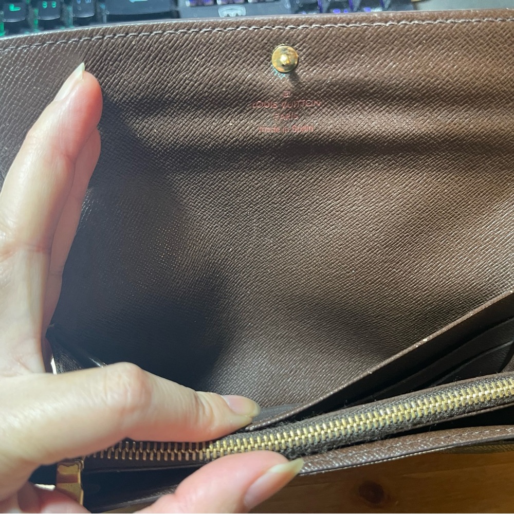 11046 Louis Damier Long Wallet in good condition, Snap not working Easy fix!! - Picture 10 of 16